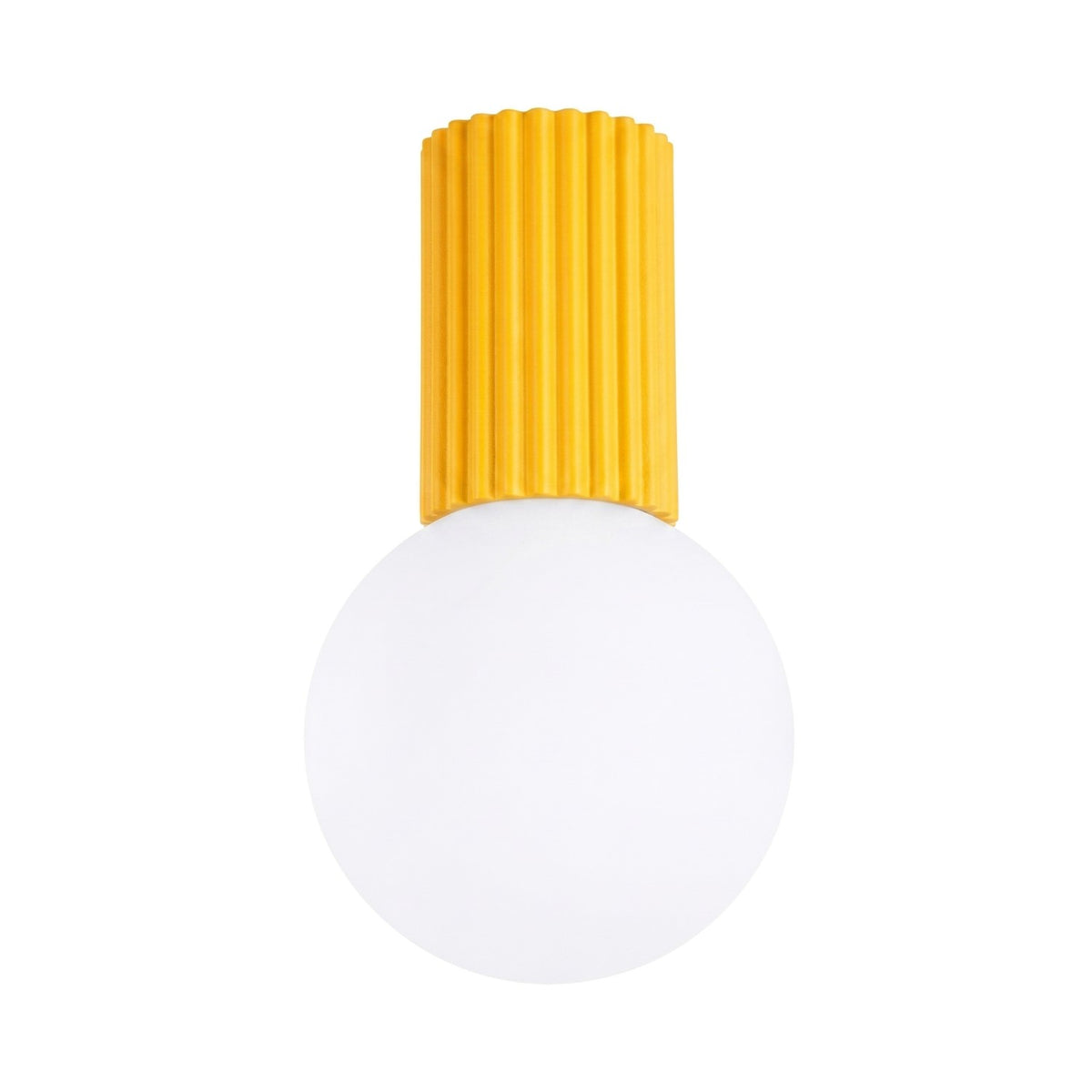 Plafonnier Halo laque jaune vu de face boule de verre opale sous son culot cannelé