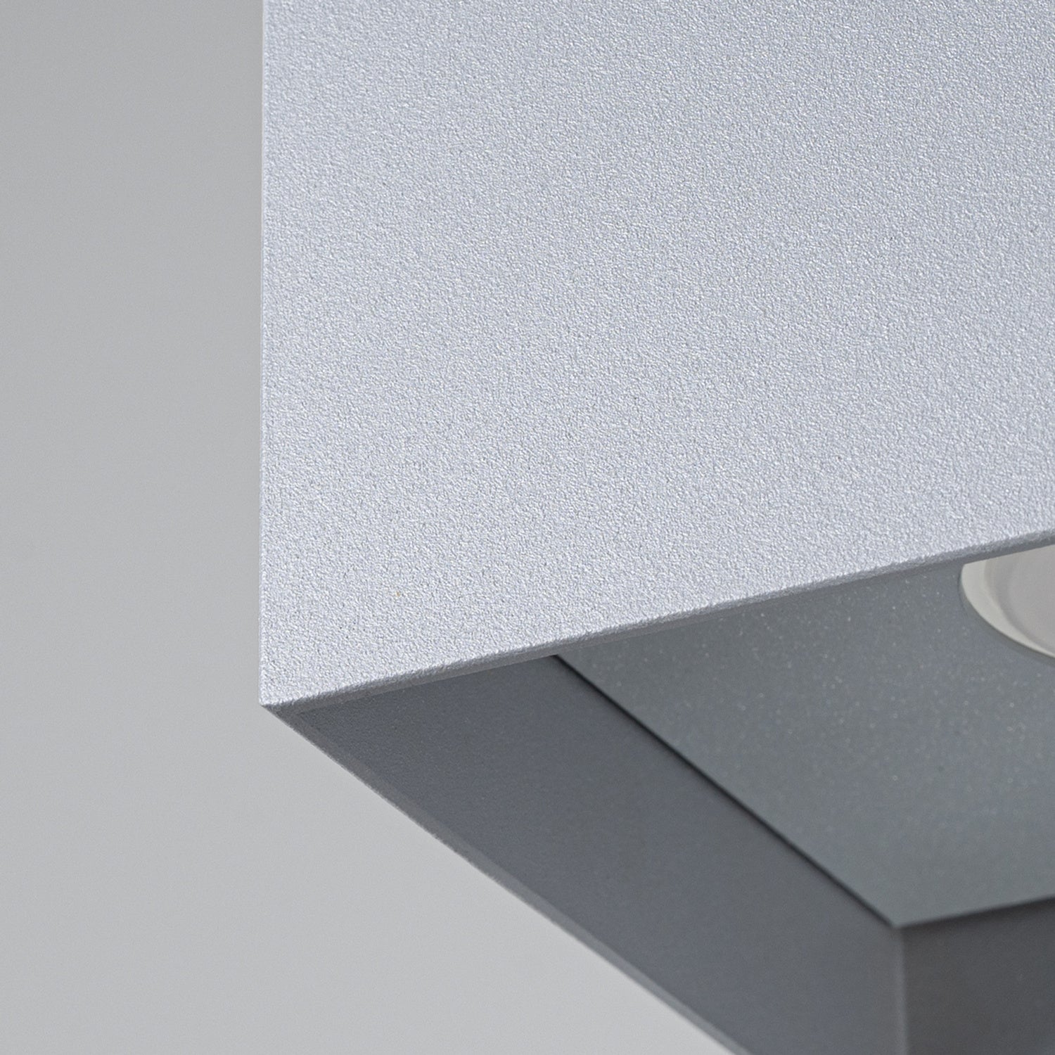 Plafonnier Hati aluminium gris GU10, détail du spot GU10
