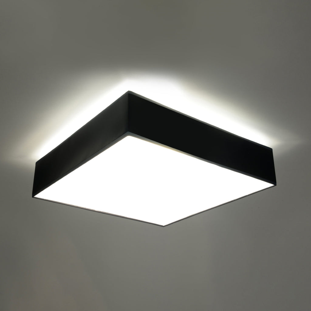 Plafonnier Horus 45 noir allumé, lumière diffuse vers le bas