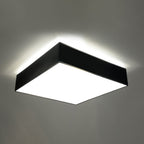 Plafonnier Horus 45 noir allumé, lumière diffuse vers le bas