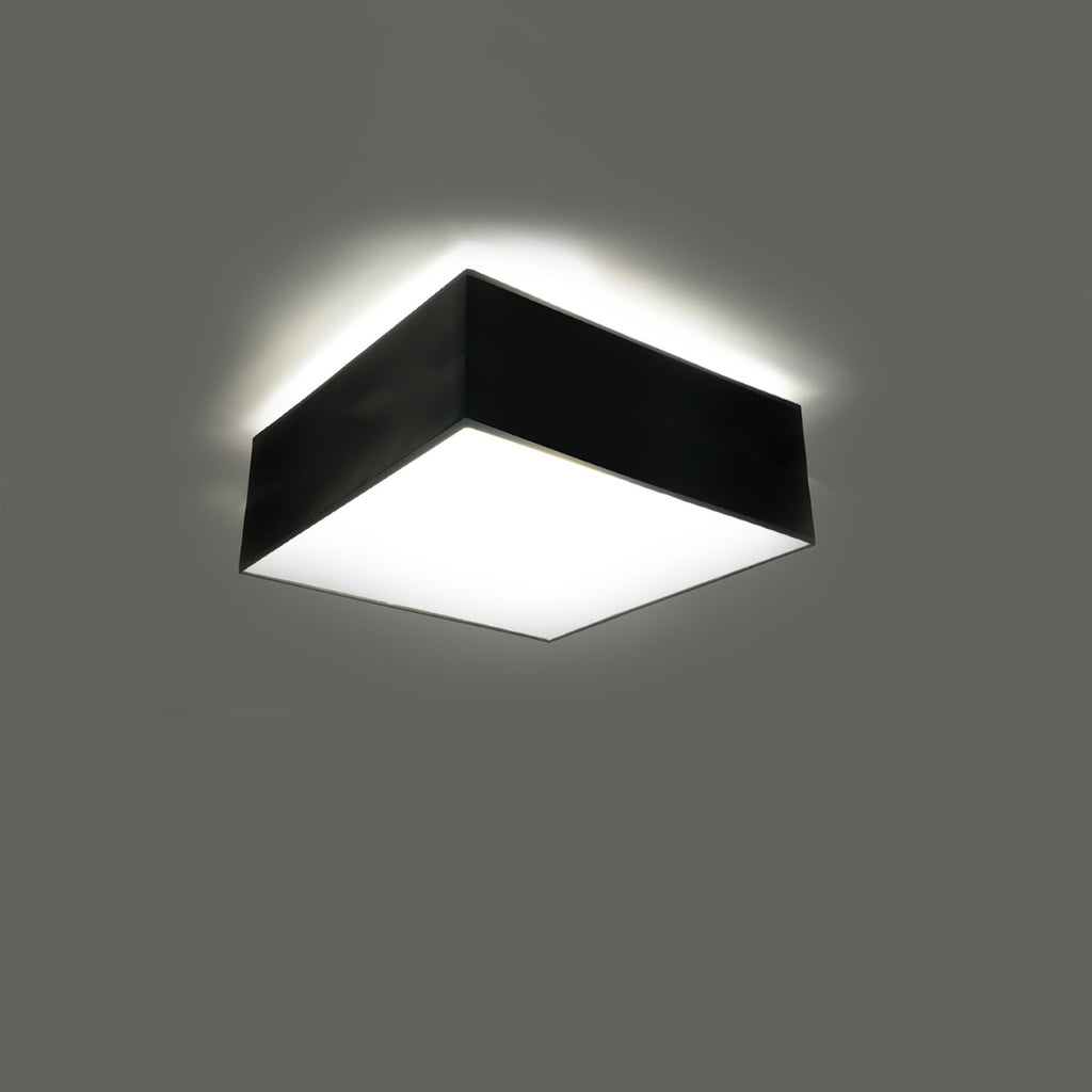 Plafonnier Horus noir allumé, lumière diffuse vers le bas