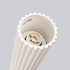 Plafonnier Karbon 20 tube cannelé beige, vue rapprochée