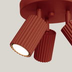Plafonnier Karbon 3 spots rond aluminium ocre rouge, vue rapprochée