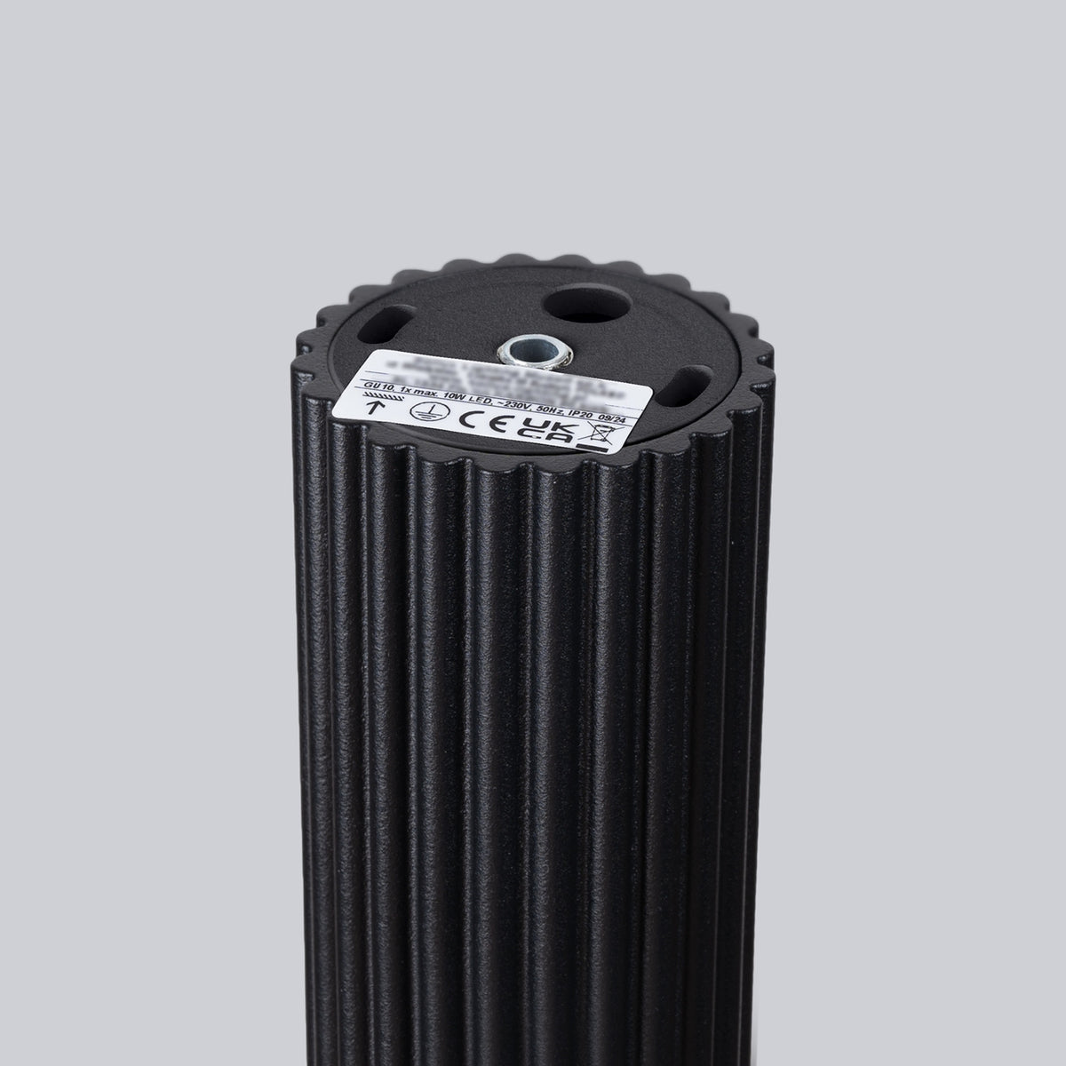 Plafonnier Karbon 30 tube cannelé noir et sa fixation