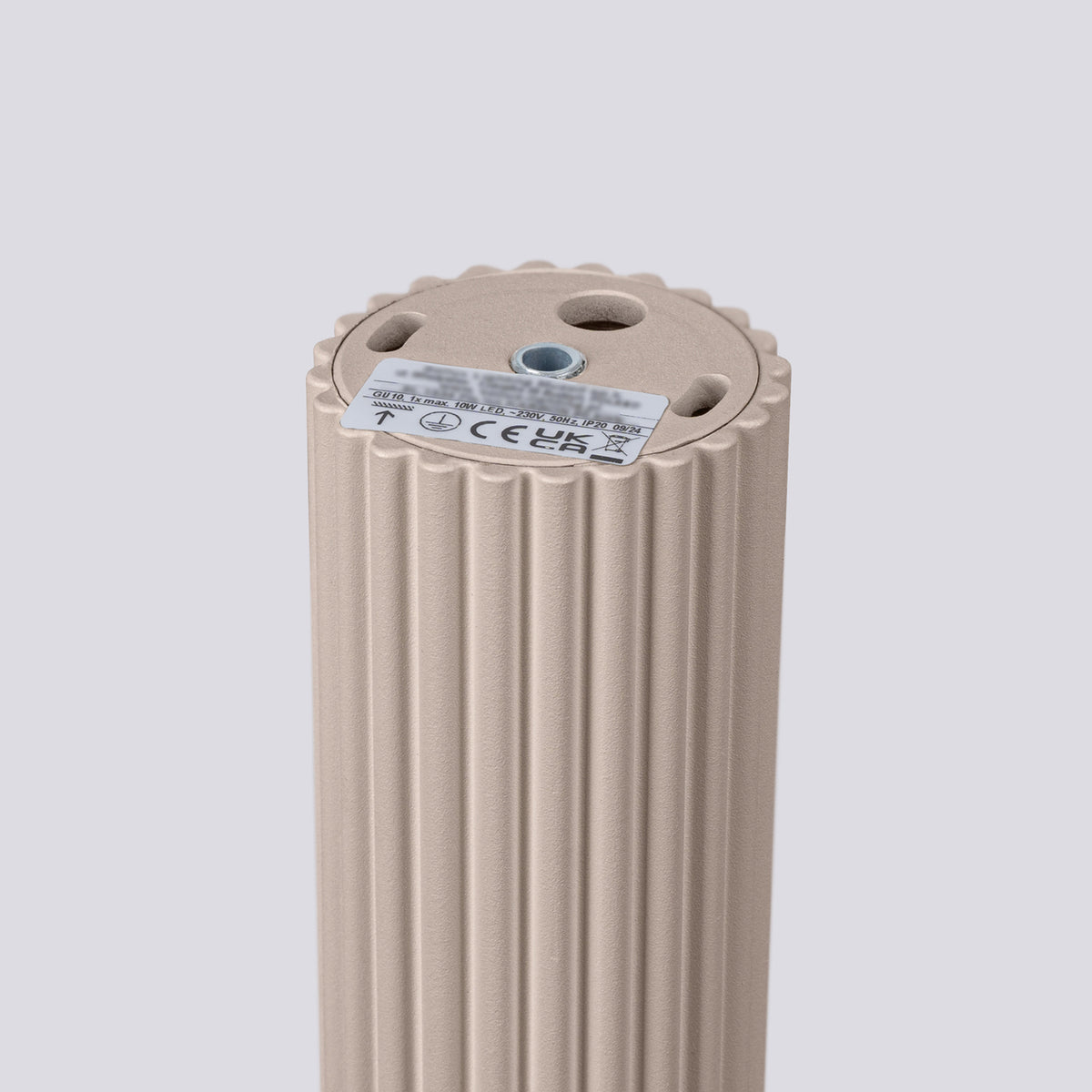 Plafonnier Karbon 30 tube cannelé taupe dans un intérieur