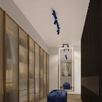 Plafonnier Karbon 4 spots carré bleu outremer dans un intérieur