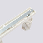 Détail du spot cannelé, plafonnier Karbon beige