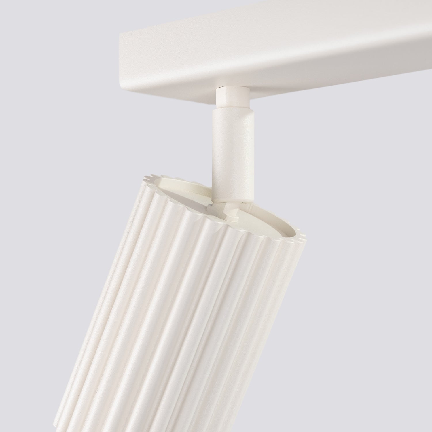 Plafonnier Karbon 6 spots barre beige en situation