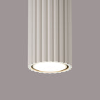 Plafonnier Karbon 60 tube cannelé beige dans un intérieur
