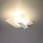 Plafonnier Lappo bois blanc allumé, lumière douce diffusée par le verre opale