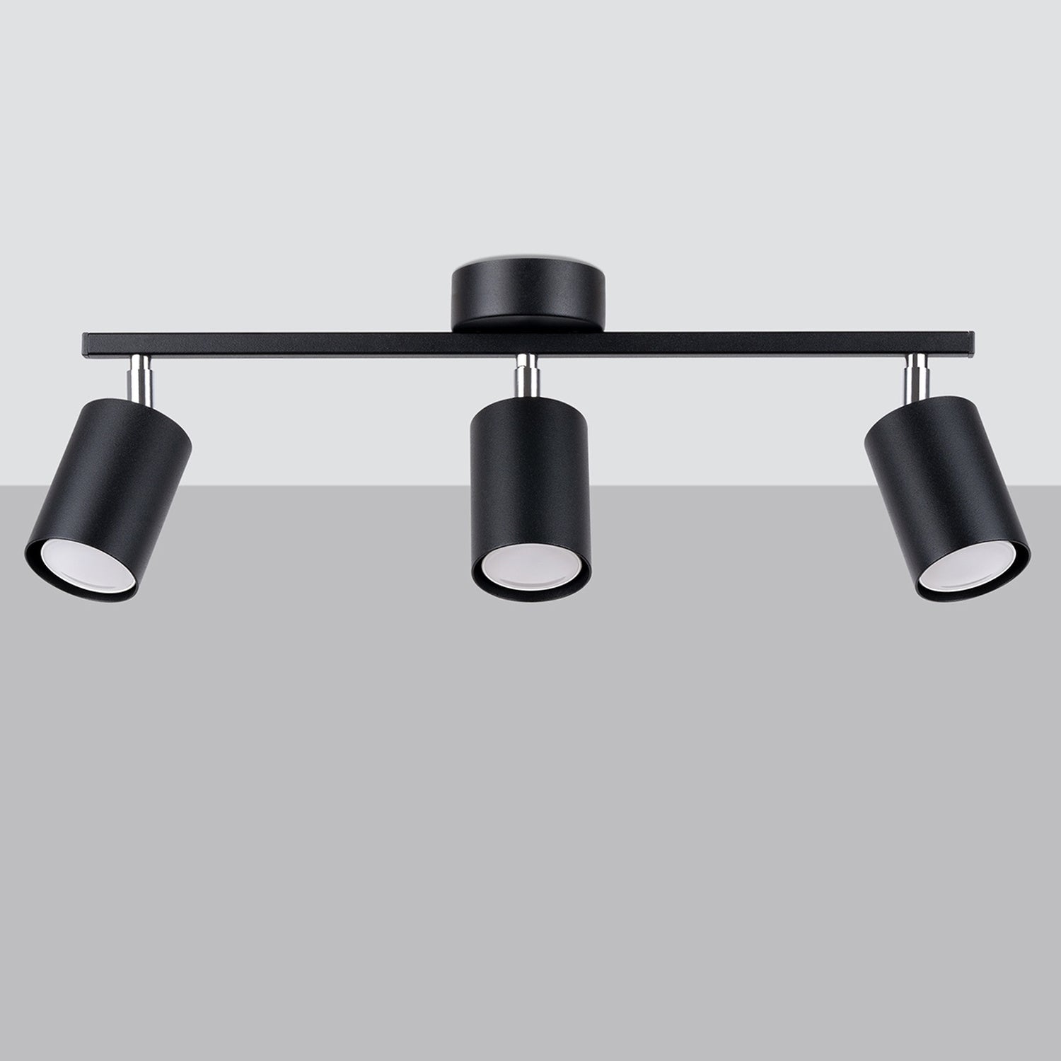 Plafonnier Lemmi 3 noir de trois quarts, spots orientables