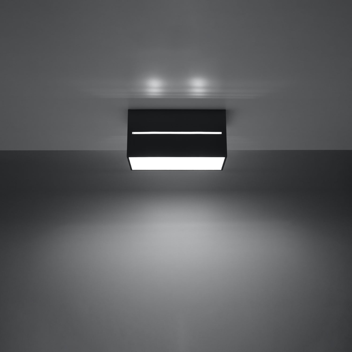 Plafonnier Lobo Maxi noir, détail de la fente lumineuse