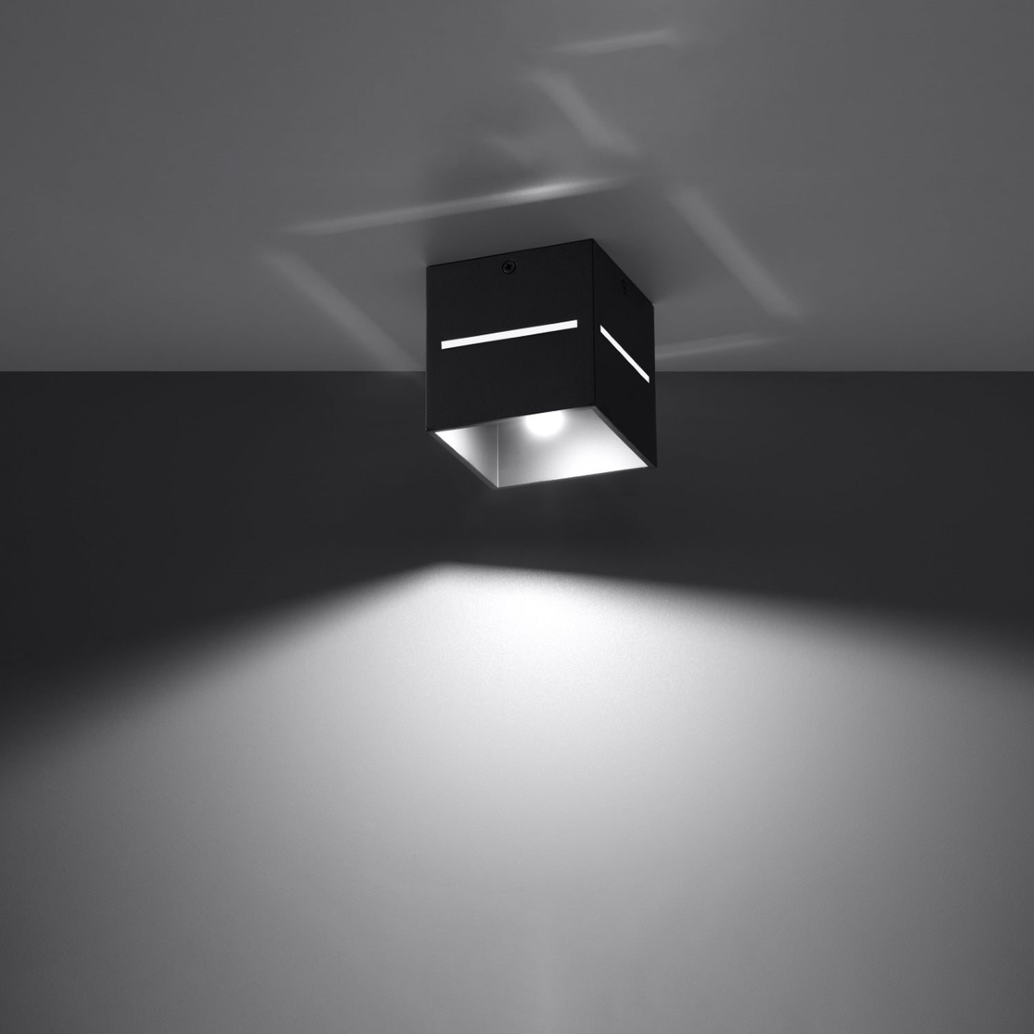 Plafonnier Lobo noir, détail des fentes