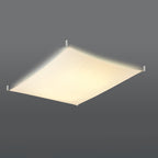 Plafonnier Luna 3 allumé, lumière blanc chaud diffusée par la toile de tissu