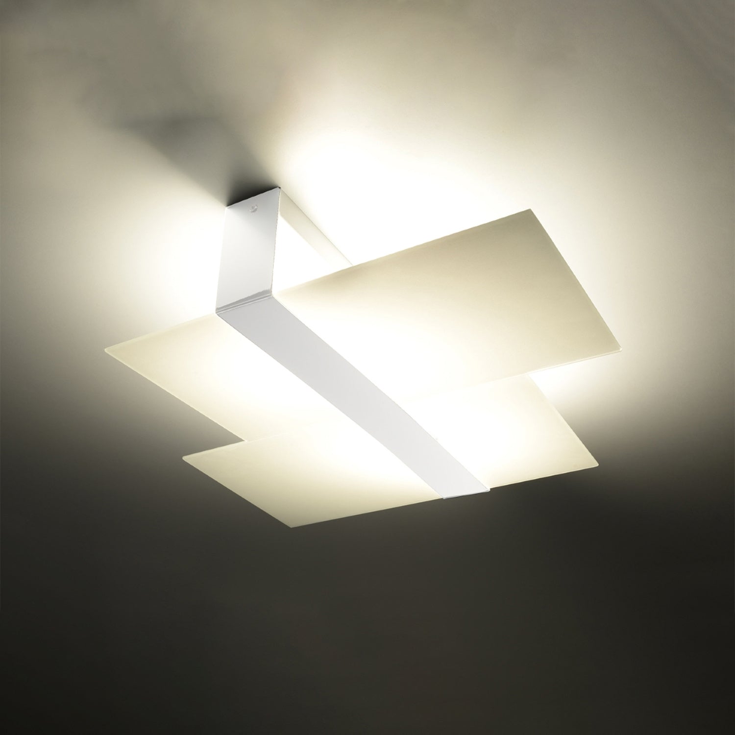 Plafonnier Massimo verre blanc allumé, lumière diffuse à travers le verre opale