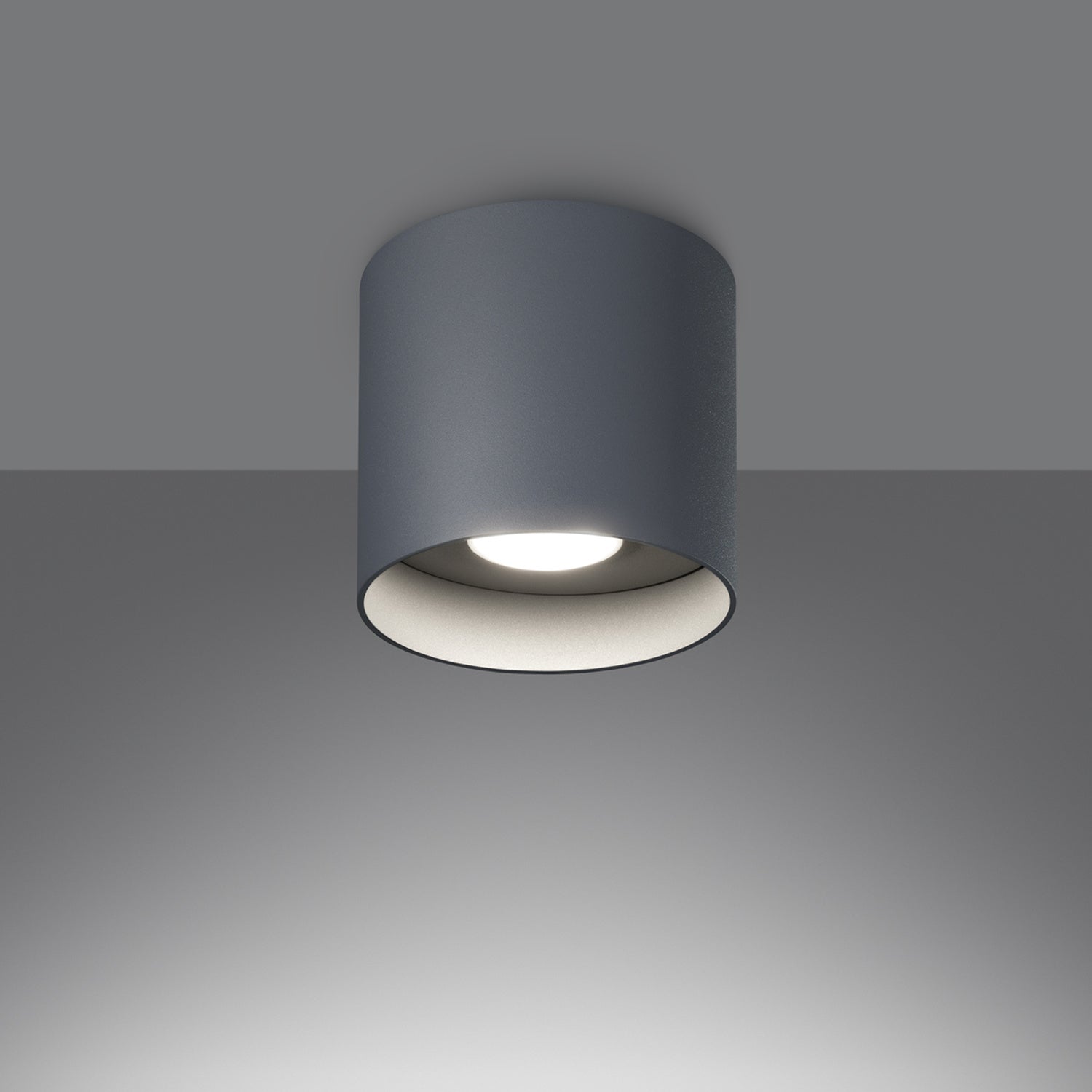Plafonnier Mika aluminium gris GU10 allumé, faisceau vers le bas