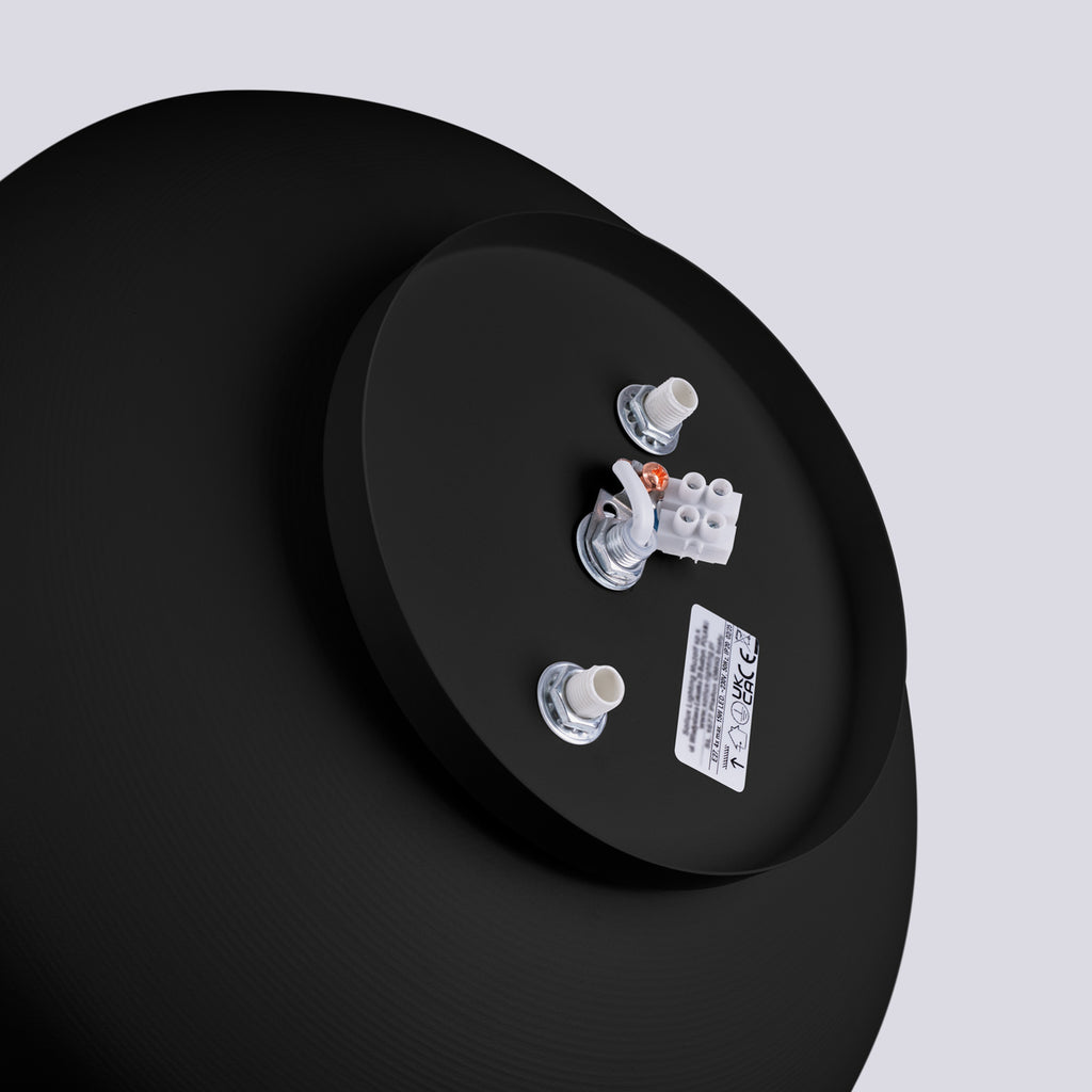 Plafonnier Omiq métal noir E27 dans un intérieur