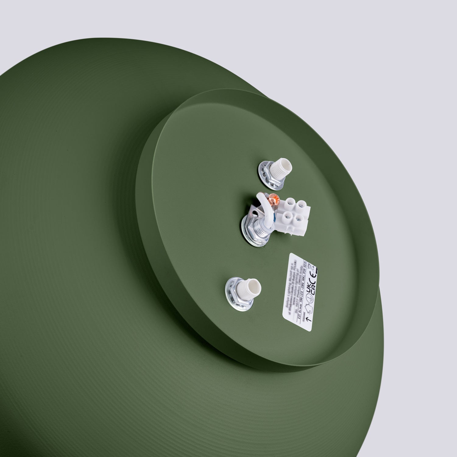 Plafonnier Omiq métal vert olive E27 dans un intérieur