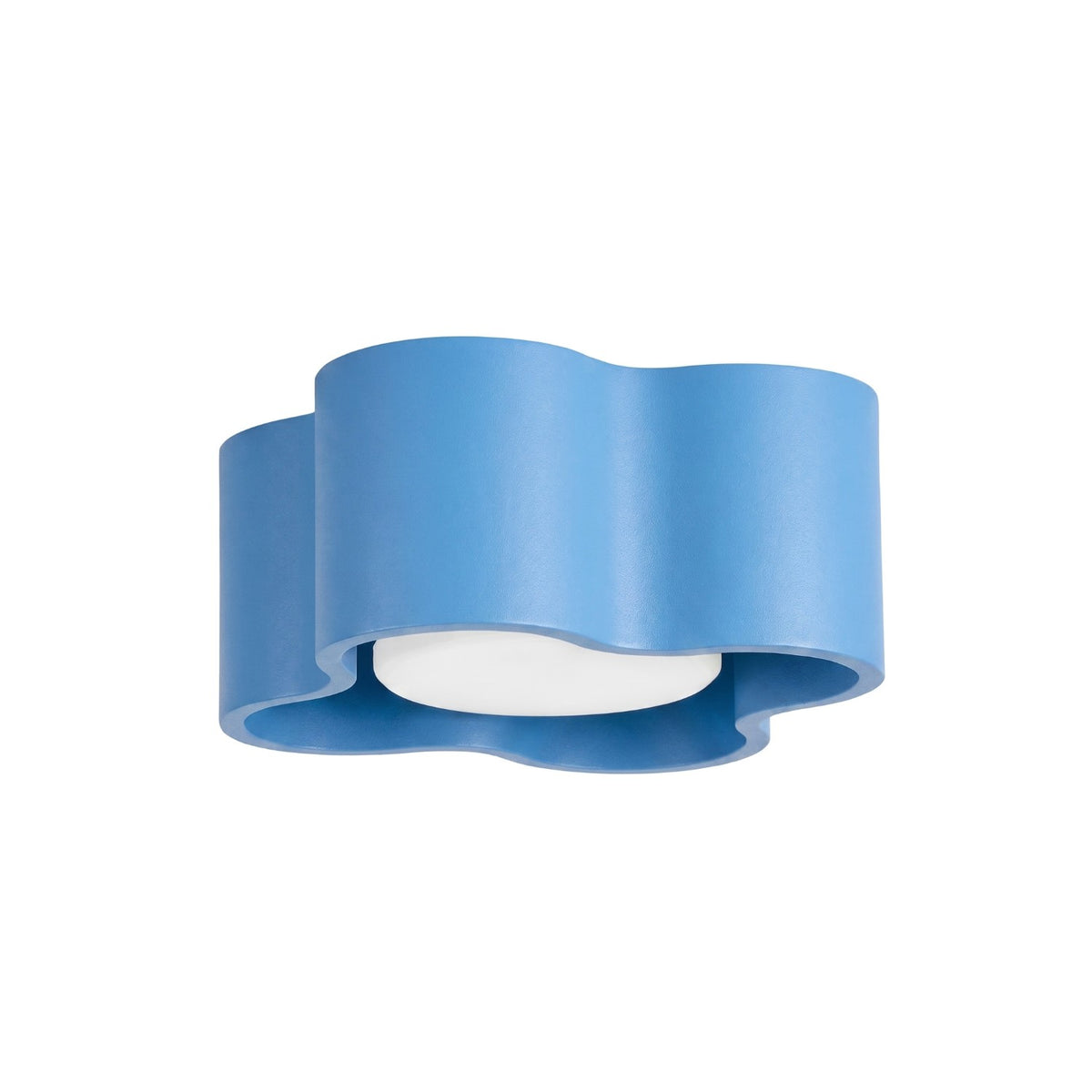 Plafonnier ondulé Ovio laque bleu ciel vu de trois quarts sur fond blanc