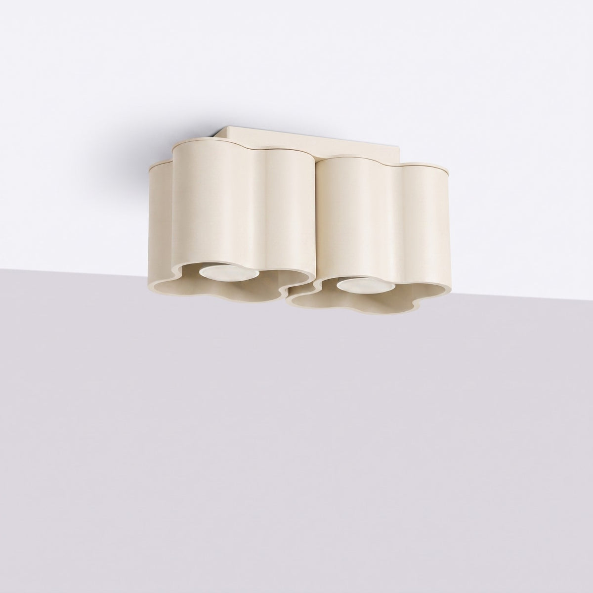Plafonnier Ovio 2 laque beige fixé au plafond et éteint