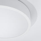 Plafonnier Onyx 30 LED rond aluminium blanc, détail de la face diffusante et du bord aluminium