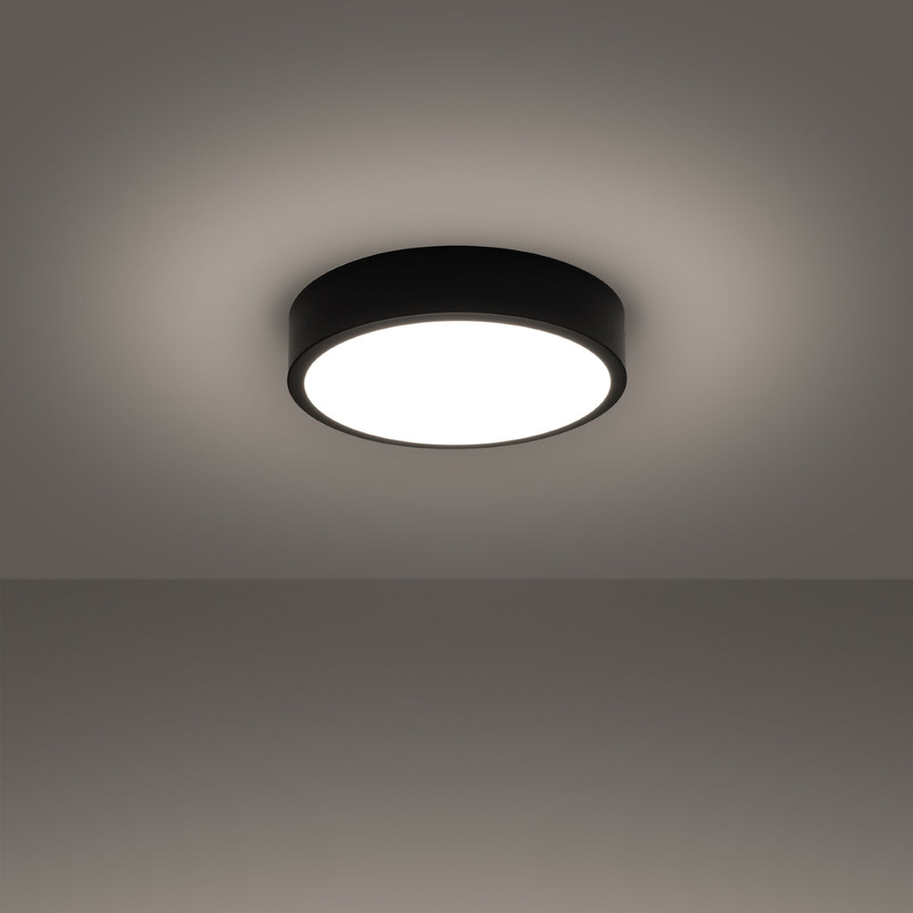 Plafonnier Onyx 30 LED rond aluminium noir allumé, lumière diffuse homogène
