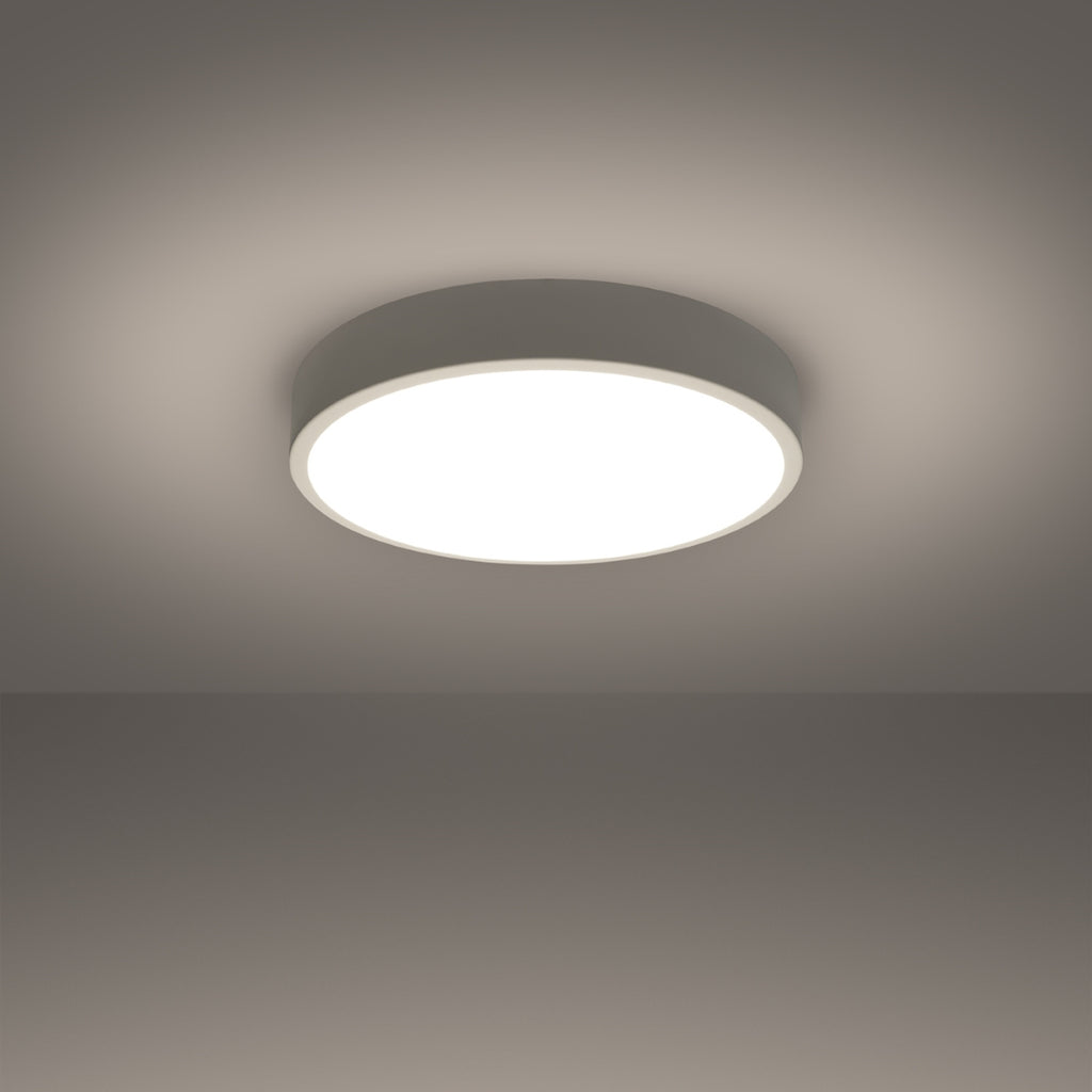 Plafonnier Onyx 40 LED rond aluminium blanc allumé, lumière diffuse homogène