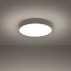 Plafonnier Onyx 40 LED rond aluminium blanc allumé, lumière diffuse homogène