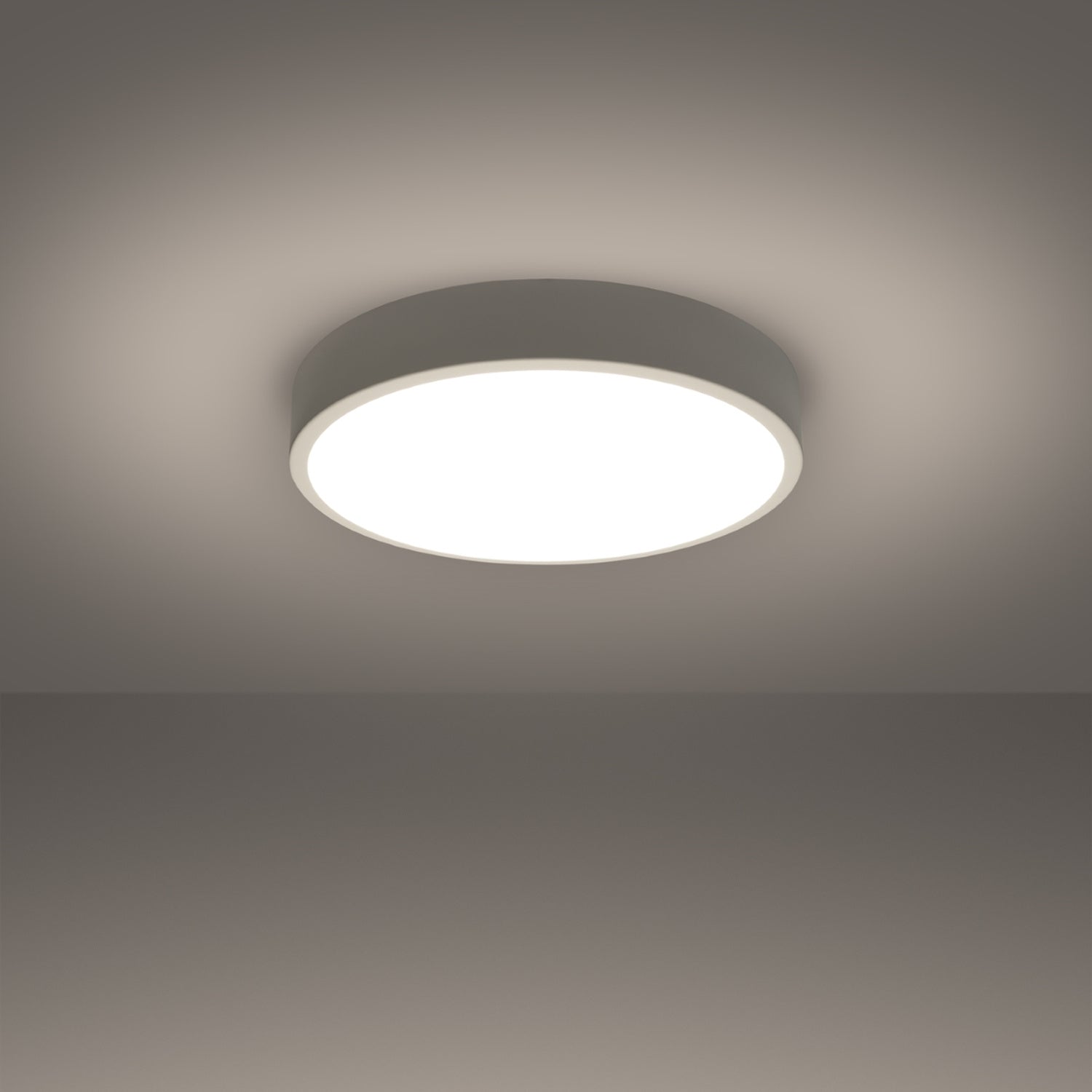 Plafonnier Onyx 40 LED rond aluminium blanc allumé, lumière diffuse homogène