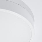 Plafonnier Onyx 40 LED rond aluminium blanc, détail de la face diffusante et du bord aluminium