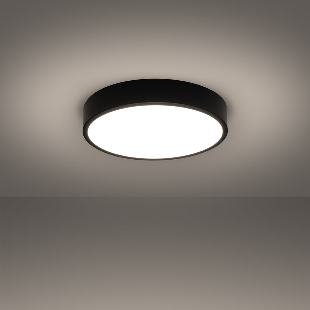 Plafonnier Onyx 40 LED rond aluminium noir allumé, lumière diffuse homogène