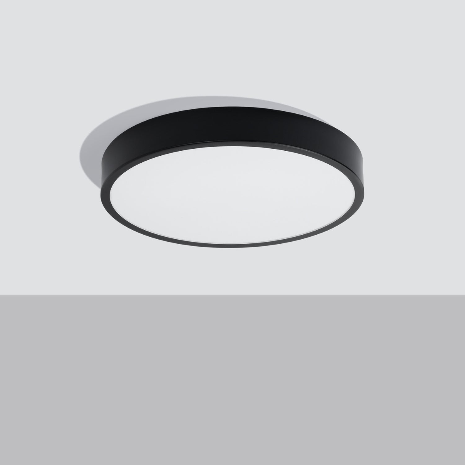 Plafonnier Onyx 50 LED rond aluminium noir de profil, 6 cm d'épaisseur