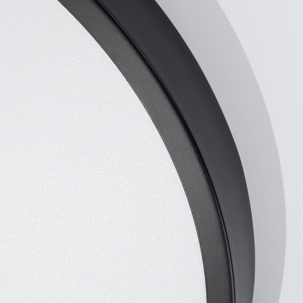 Plafonnier Onyx 60 LED rond aluminium noir, détail de la face diffusante et du bord aluminium