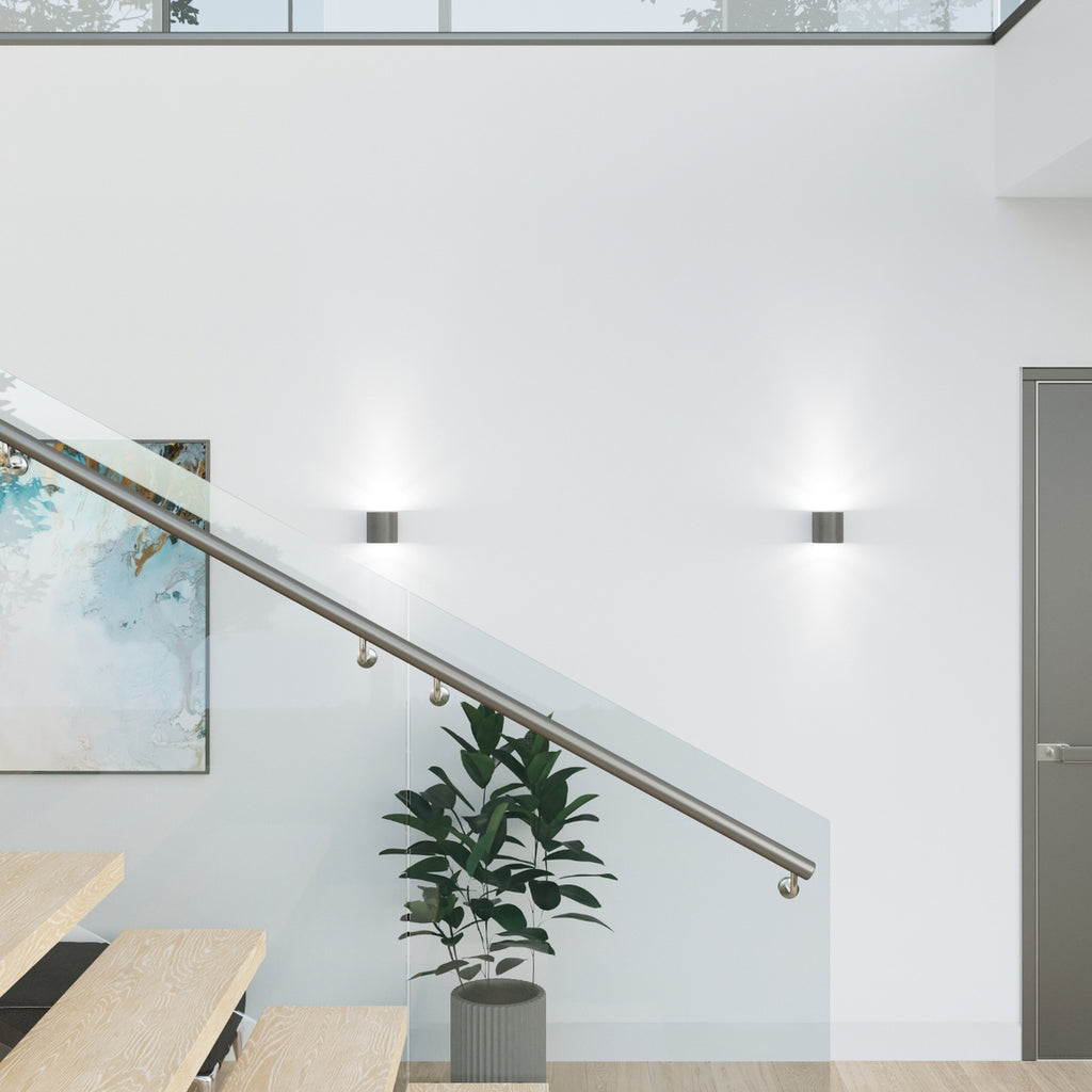 Plafonnier Orbis 1 anthracite monté au plafond d'un intérieur