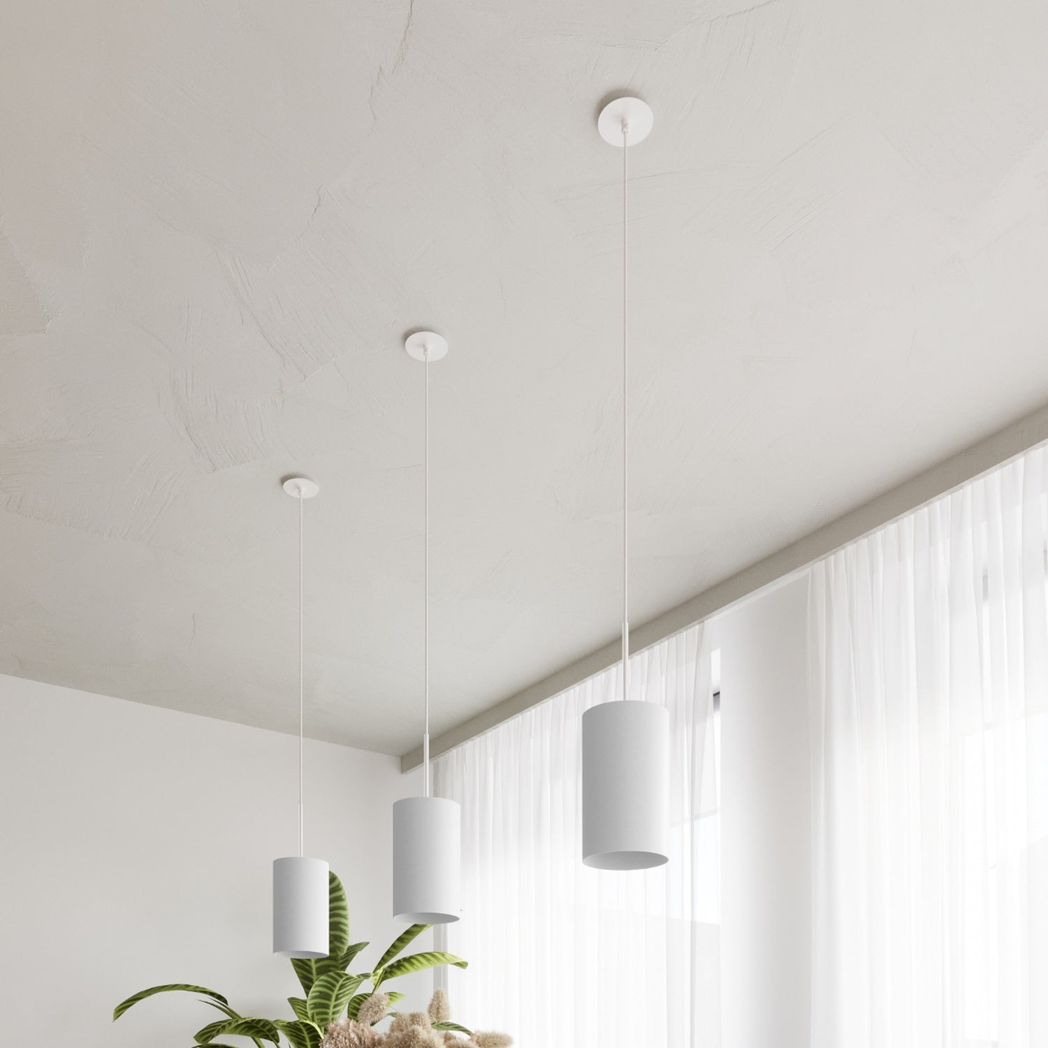 Plafonnier Otto 50 en tissu blanc au-dessus d'un espace de vie lumineux