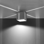 Plafonnier Pixar blanc, détail des fentes verticales