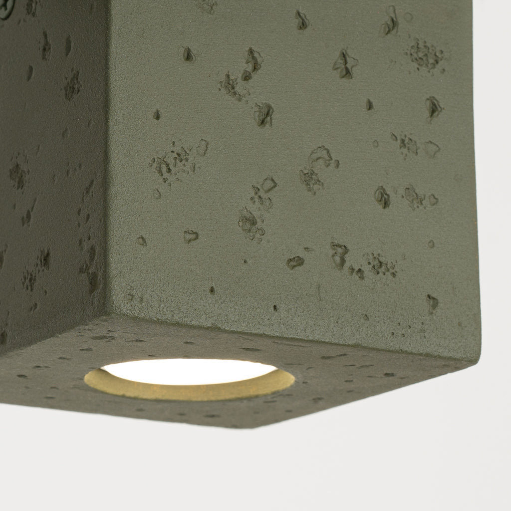 Plafonnier Quad béton vert olive GU10, détail de la texture béton