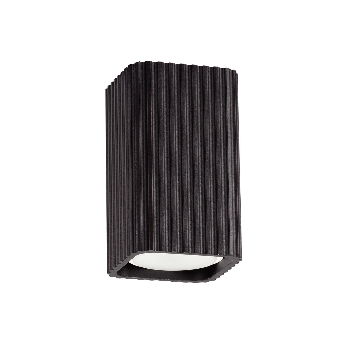 Plafonnier Rayo 10 carré cannelé laque noire vu de trois quarts sur fond blanc