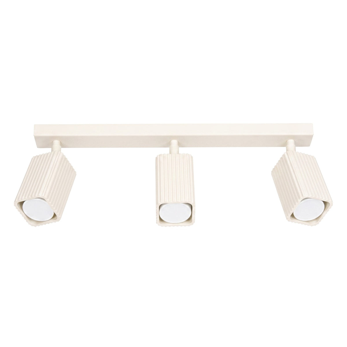 Plafonnier Rayo 3L cannelé laque beige à trois spots vu de face sur fond blanc