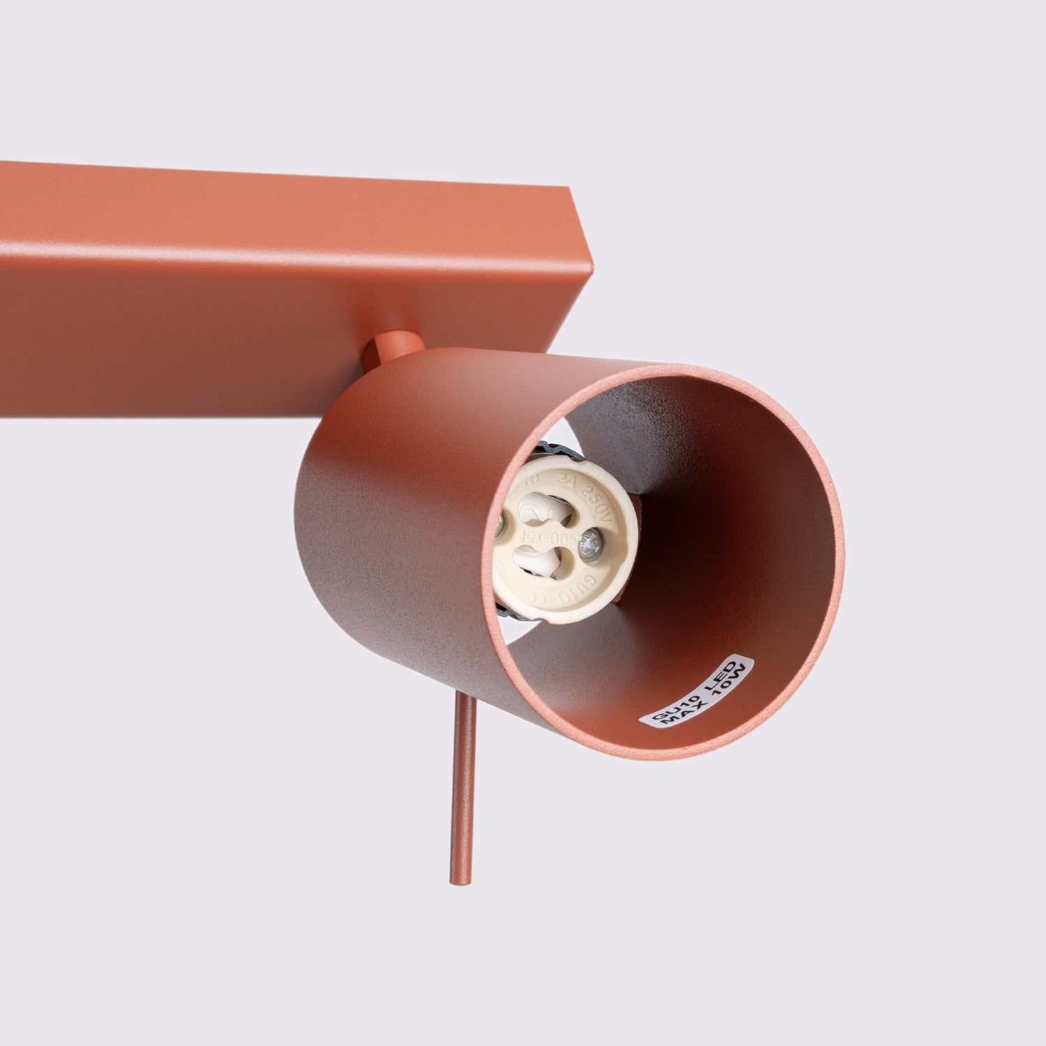 Plafonnier Ring 2 acier rouge ocre GU10, gros plan allumé
