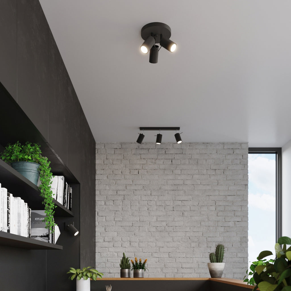 Plafonnier Ring 3 spots rond acier noir dans un intérieur