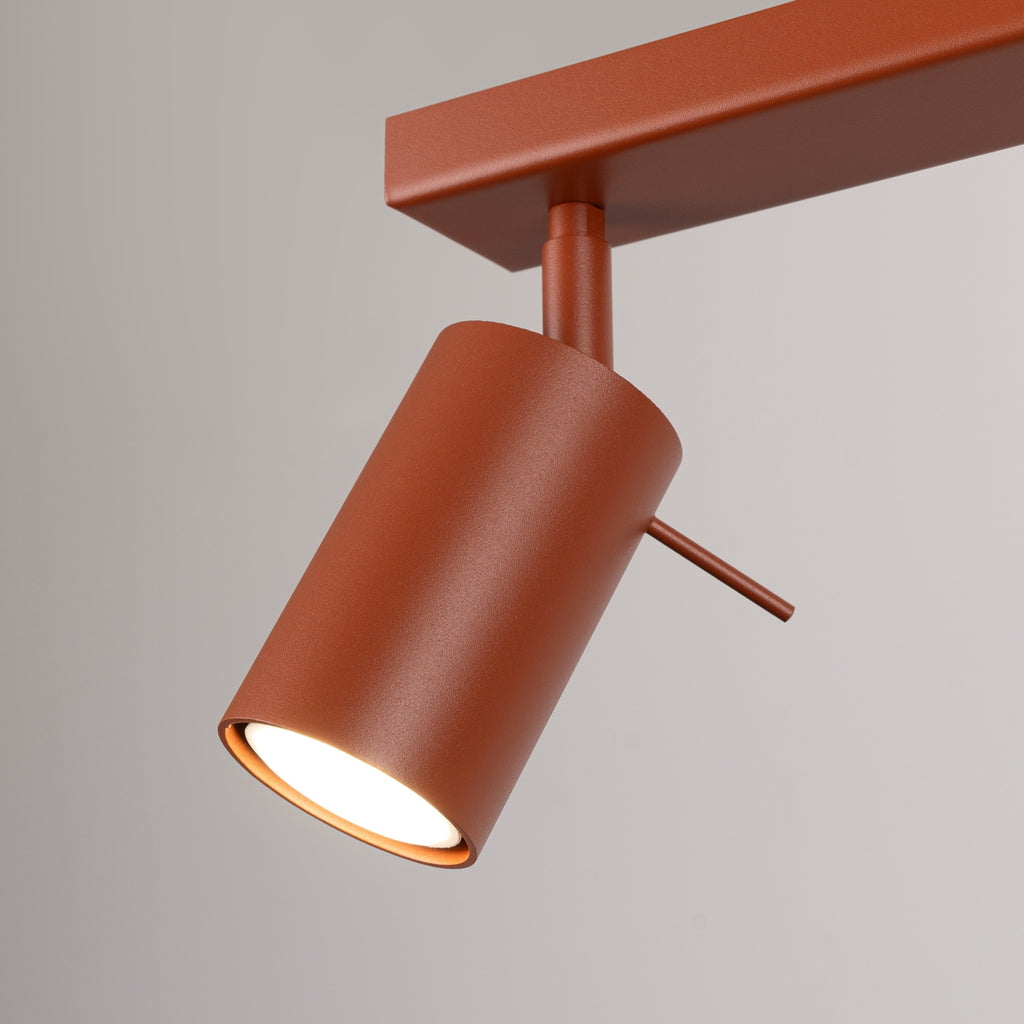 Plafonnier Ring rampe 4 spots acier rouge ocre GU10 dans un intérieur
