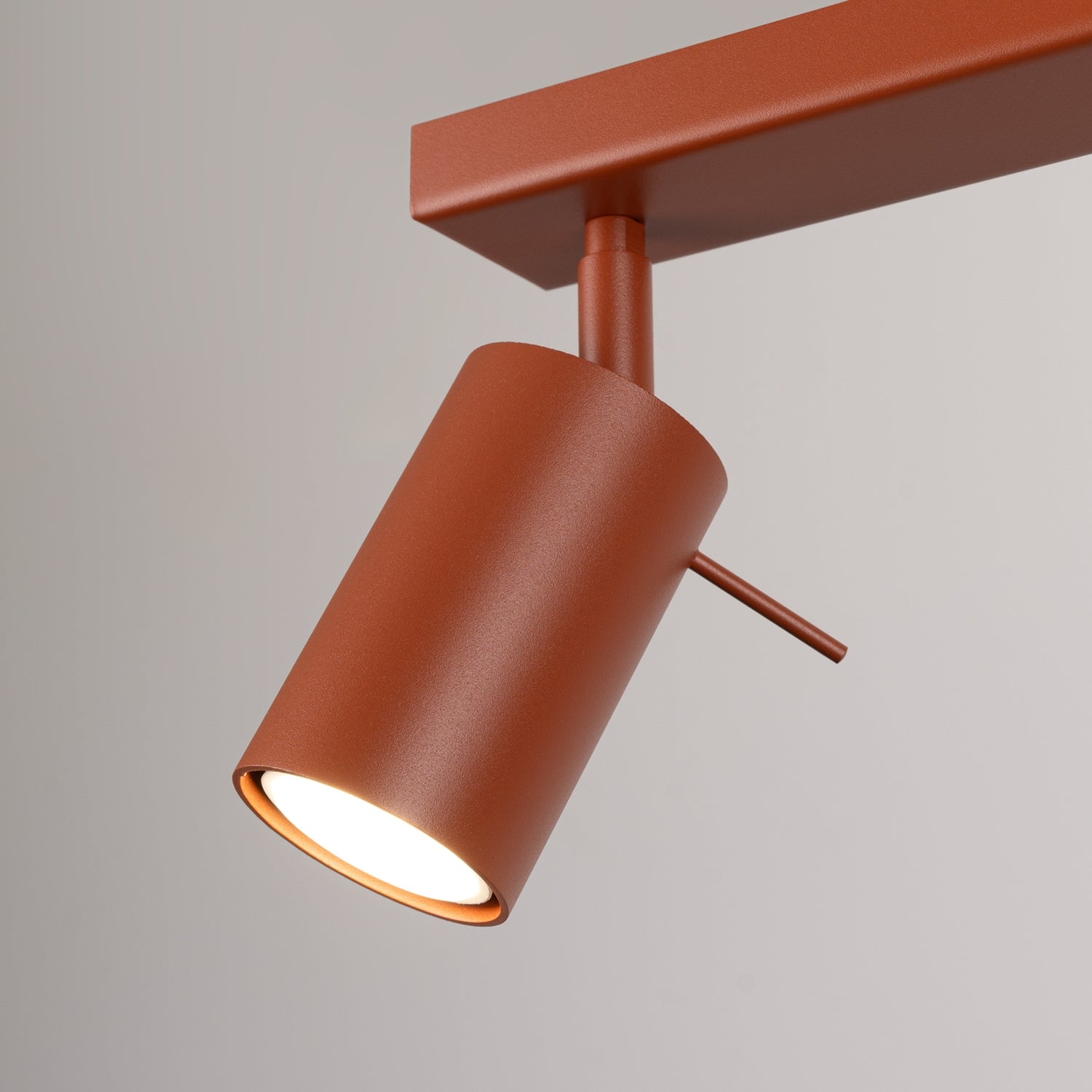 Plafonnier Ring rampe 6 spots acier rouge ocre GU10 dans un intérieur