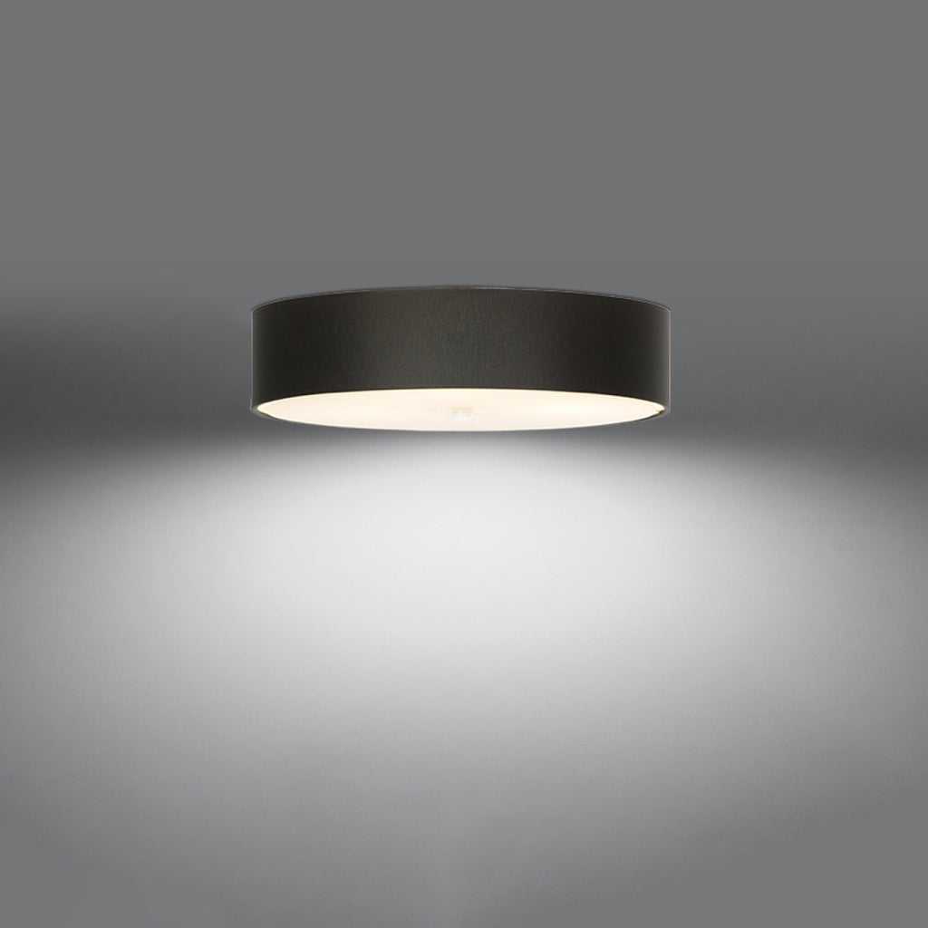 Plafonnier Skala 50 en tissu noir allumé, lumière diffusée par le verre vers le bas