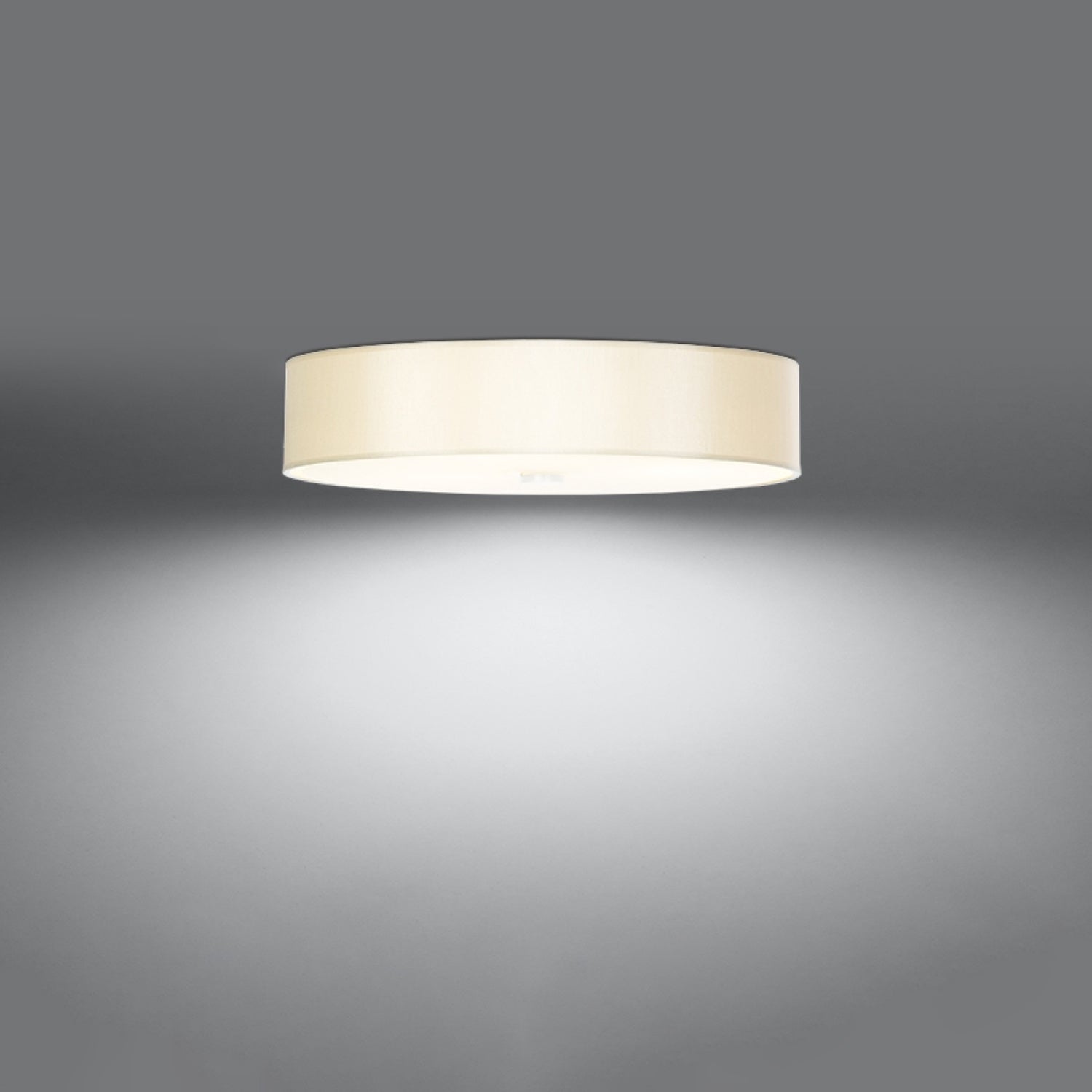 Plafonnier Skala 60 en tissu blanc allumé, lumière diffusée vers le bas