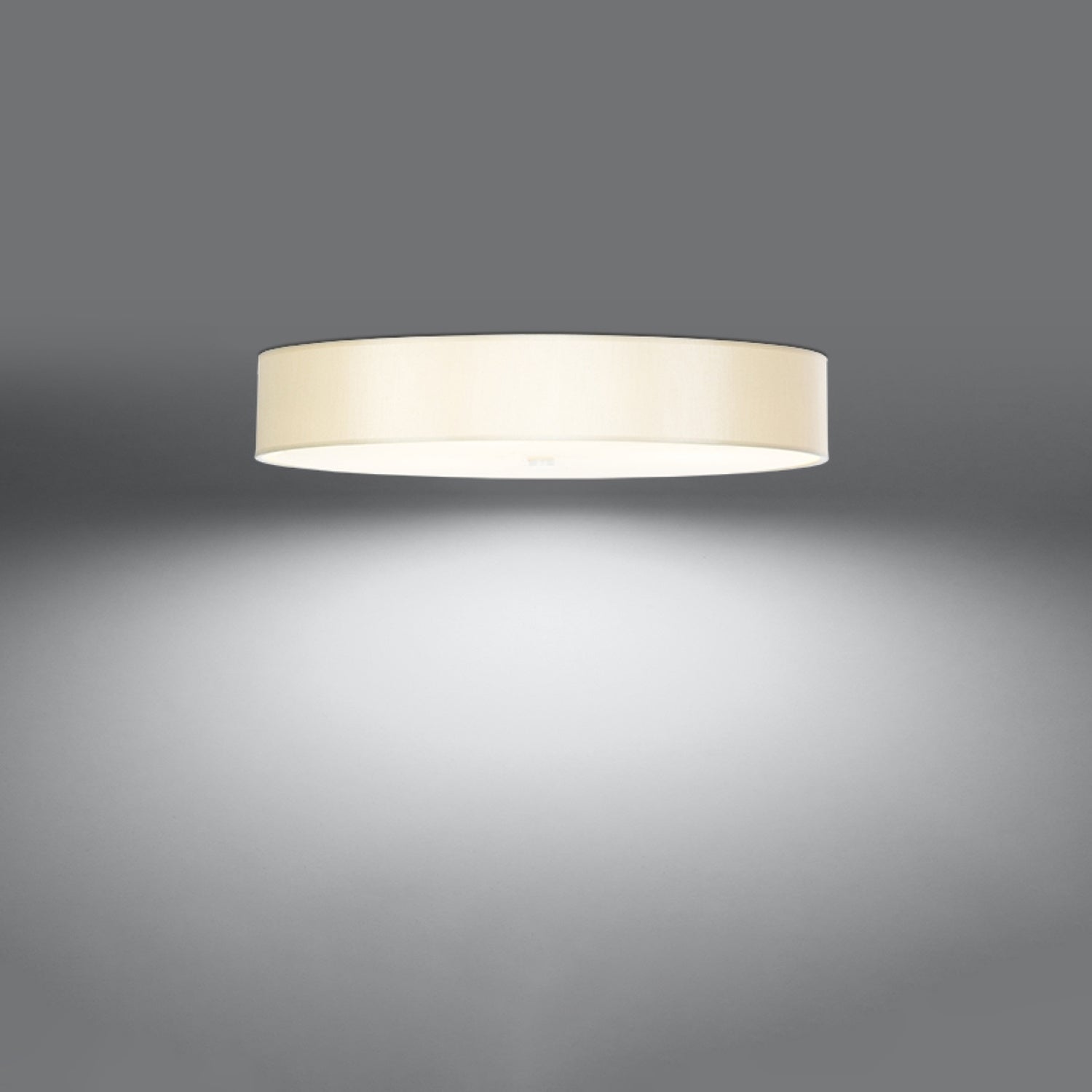 Plafonnier Skala 80 en tissu blanc allumé, lumière diffusée vers le bas