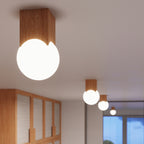 Plafonnier Solis bois naturel et verre opale G9 en situation dans un intérieur