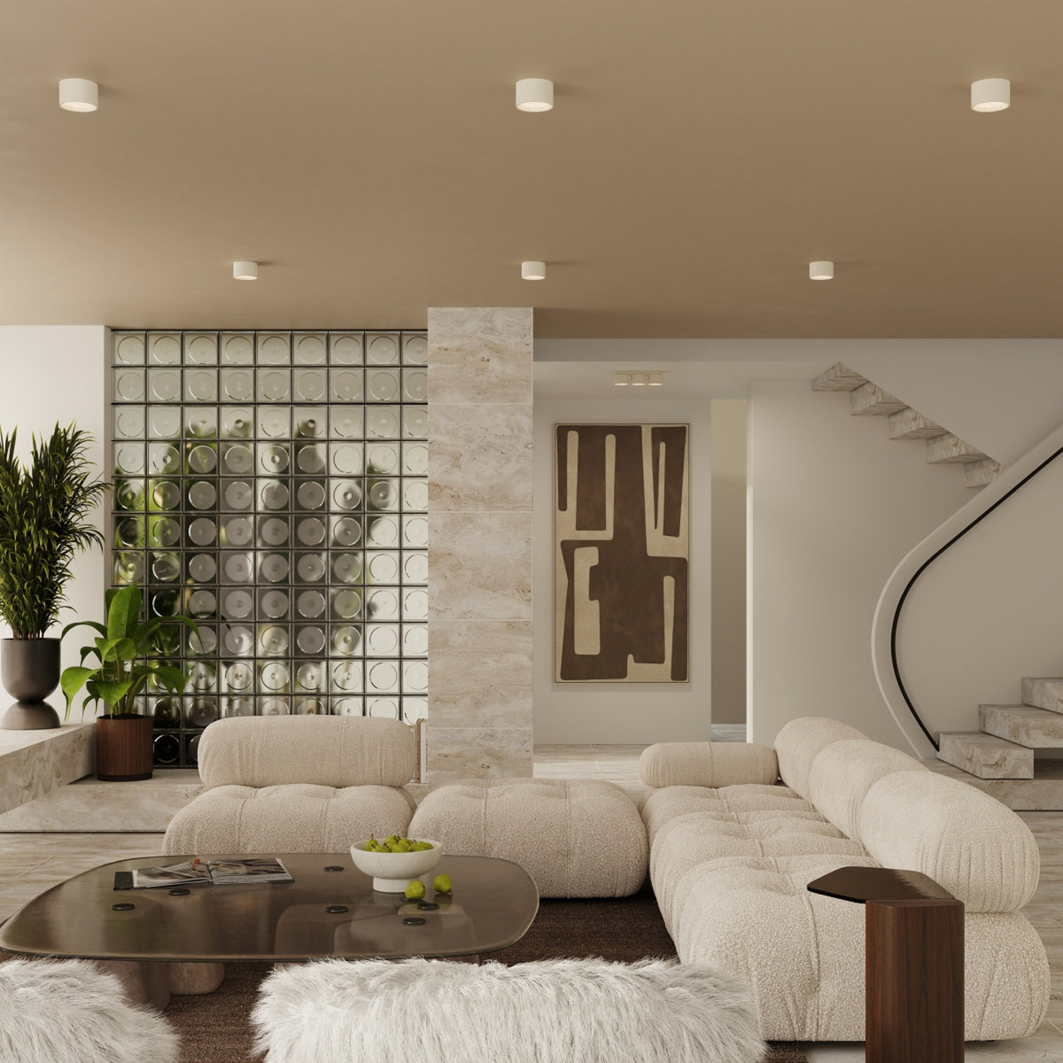 Six plafonniers Modo 1 laque beige au plafond d'un salon avec canapé modulable et au fond un plafonnier à trois cylindres