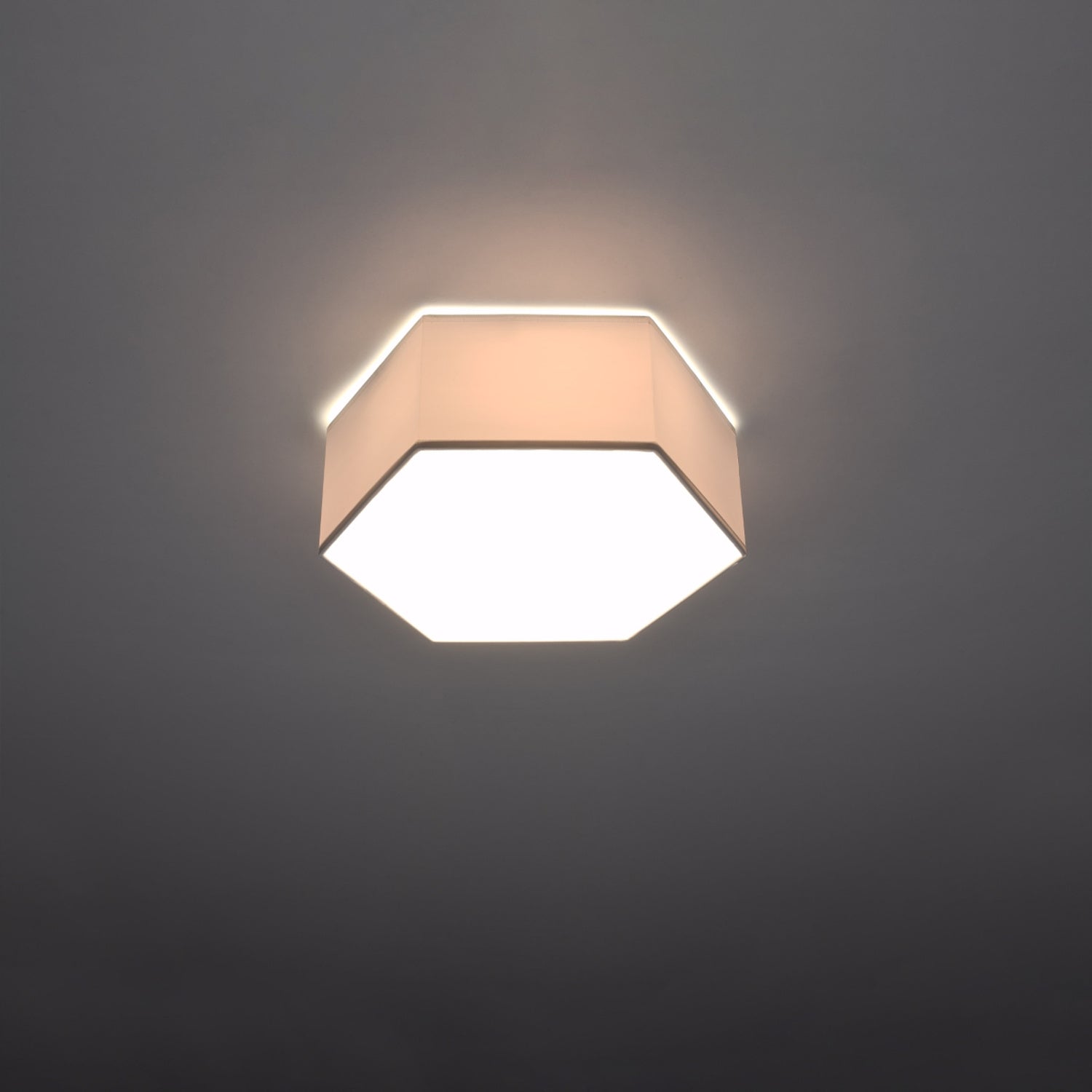 Plafonnier Sunde 11 blanc allumé, lumière diffuse vers le bas et halo au plafond