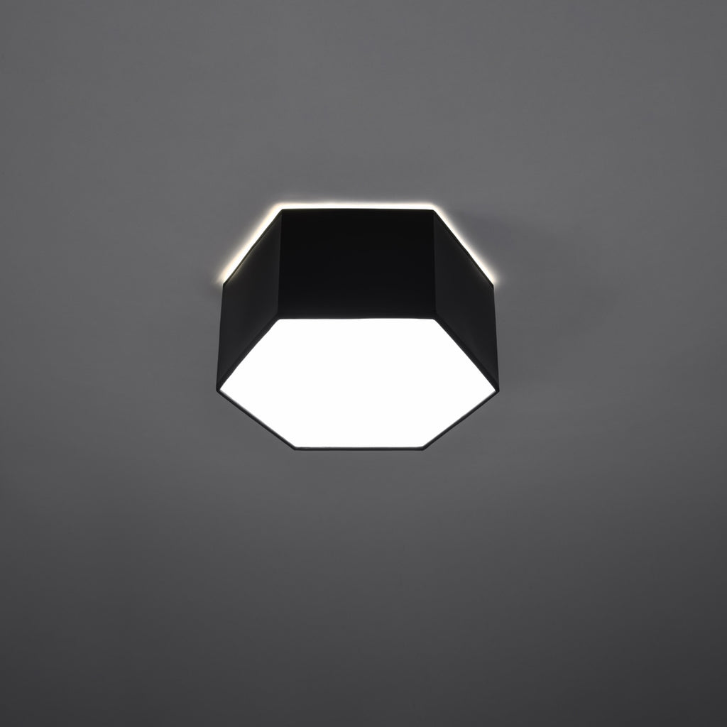 Plafonnier Sunde 13 noir allumé, lumière diffuse vers le bas et halo au plafond